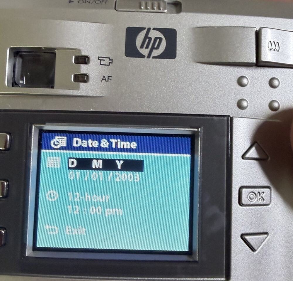 HP Photosmart 735 3.2MP Digital Camera Complete in Box Tested Working